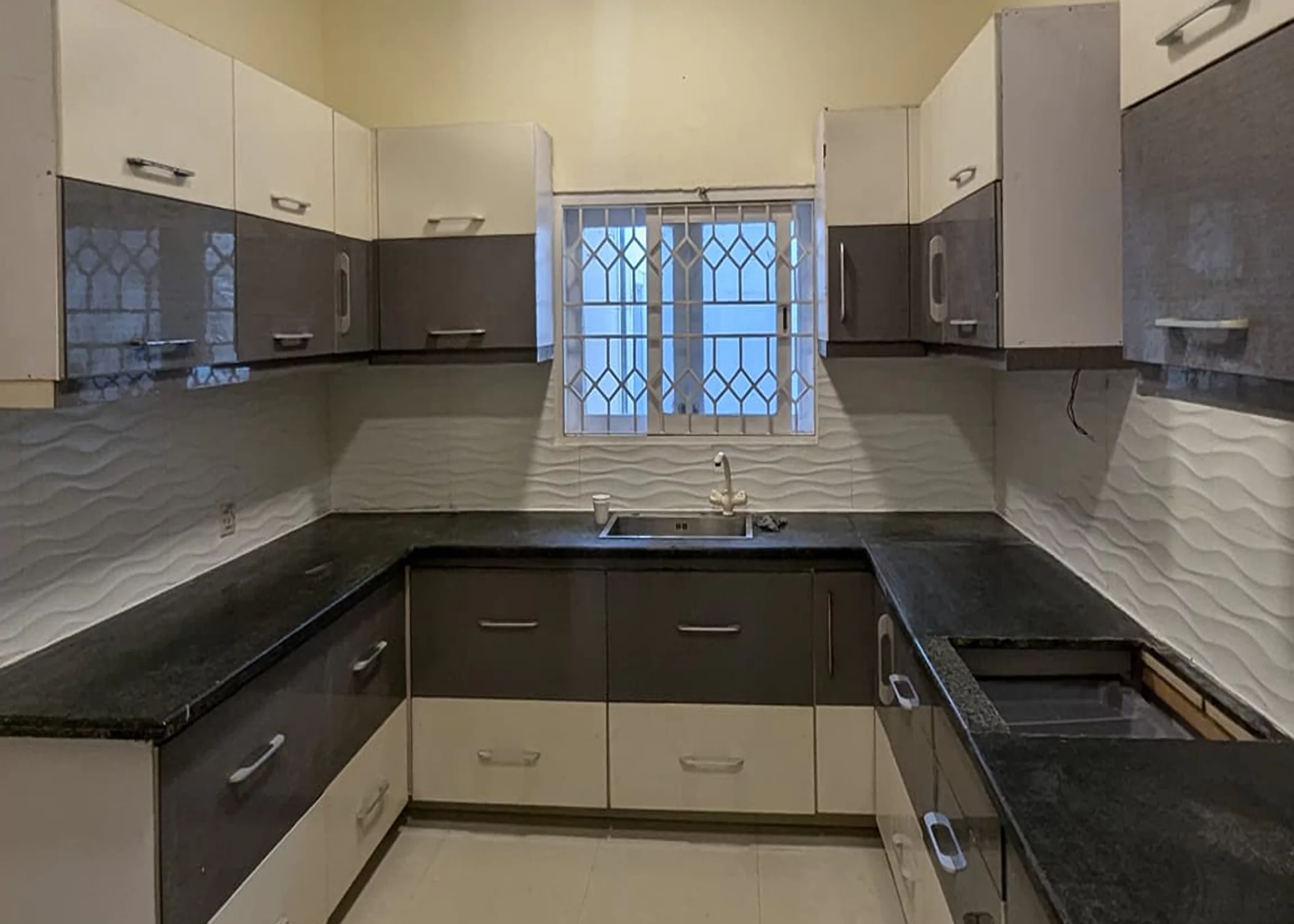 Luxurious Seaview Apartment for Rent in DHA Phase 5 Karachi (2) Luxurious Seaview Apartment for Rent in DHA Phase 5 Karachi